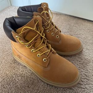 Timberland boots-WHEAT sz 5.5 GREAT CONDITION